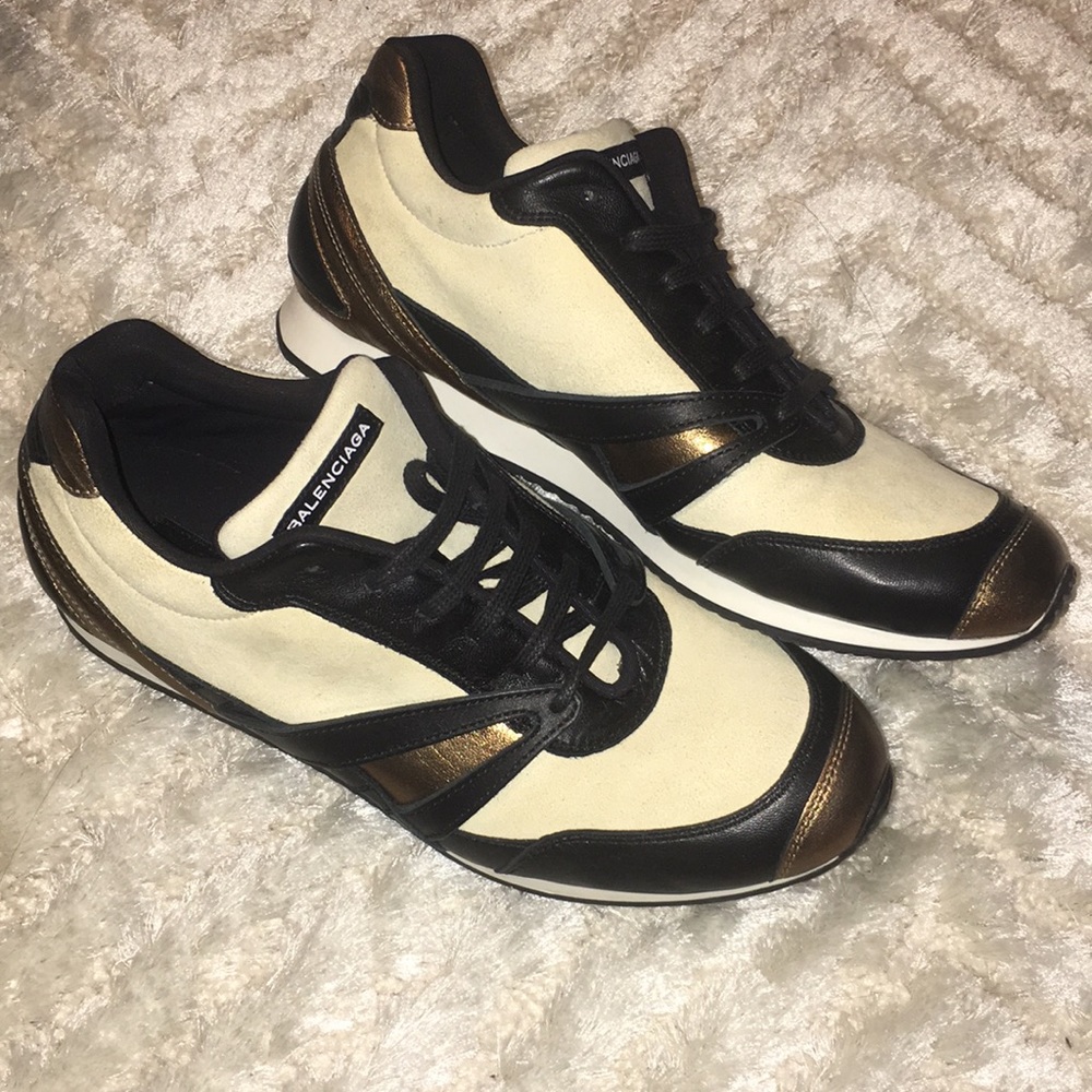 Cutest BN Balenciaga suede leather gold sneakers